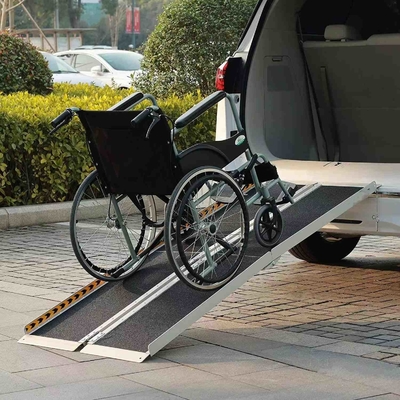 Δυνατότητα φόρτωσης 600lbs Ράμπα αναπηρικού καρέκλου από κράμα αλουμινίου για βελτιωμένη προσβασιμότητα