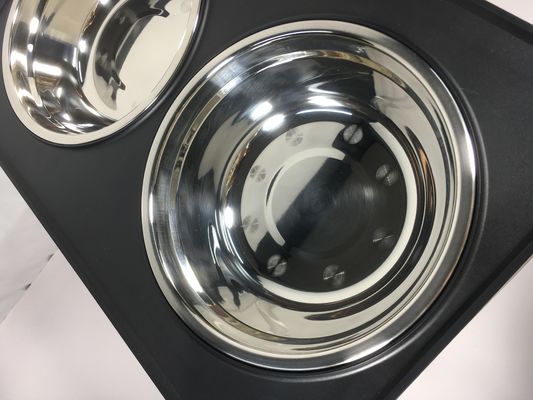 Μαύρο από ανοξείδωτο χάλυβα διπλό μπολ στέκεται για μεγάλα σκυλιά Δεν υπάρχει διαρροή Αδιάβροχο ρυθμιζόμενο ύψος προστασία του τραχήλου