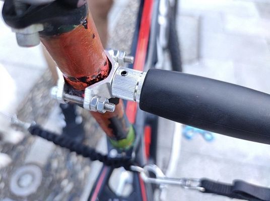 Όλα τα ποδήλατα Εύκολη εγκατάσταση Ποδήλατο σκυλί λουρί Ασφάλεια σκυλί ποδήλατο λουρί Κατάλληλο για μαύρο